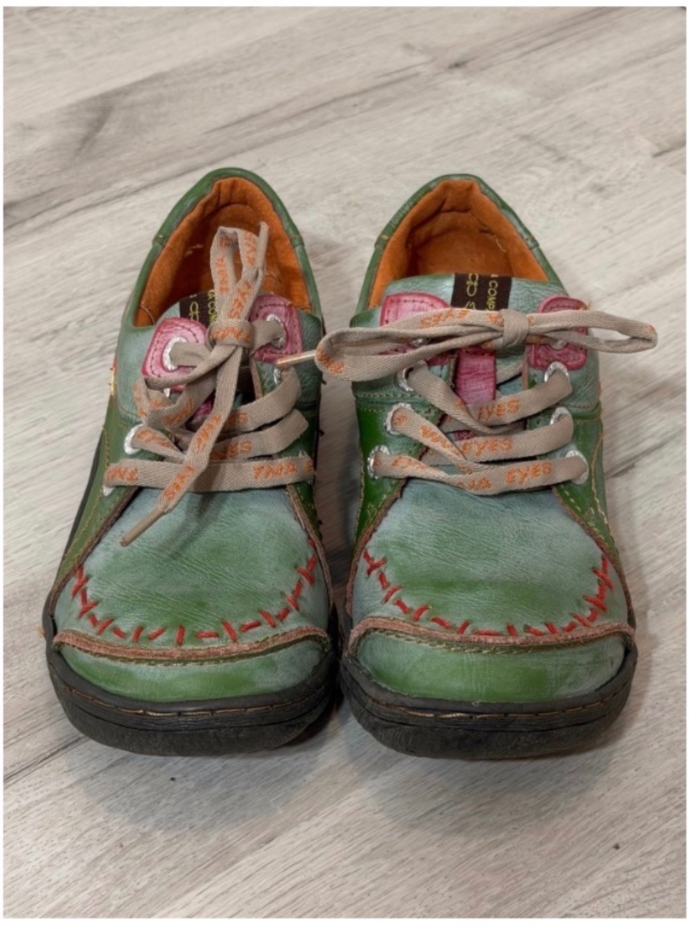 EUC TMA Eyes Green Leather Lace Up w/Red Stitching Size 7-1/2